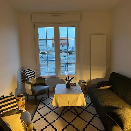 Lumineux A 100m Apartment